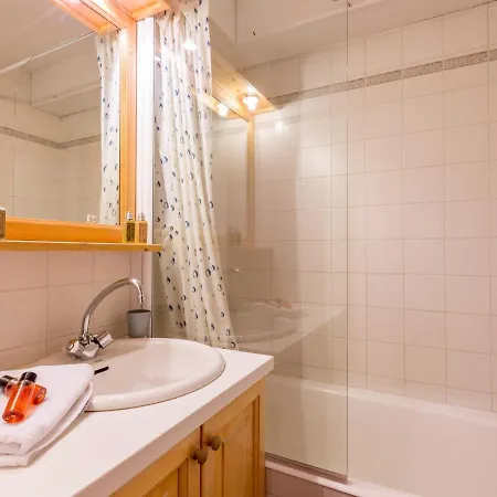 Proche Village, Aux Pistes Et Espace Aquatique, 2 Pieces + Coin Nuit, Garage, Animaux Admis - Fr-1-437-31 *